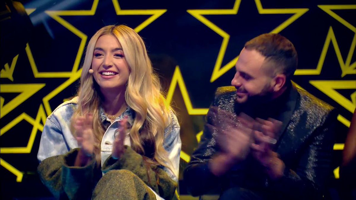 GotTalentES's tweet photo. .@lolaindigomusic muy atenta de la actuación de 6ID 👏👏

💫 #GotTalentFinal 💫
🔵 https://t.co/fenrUL3cxH https://t.co/pH9YBcXD4I