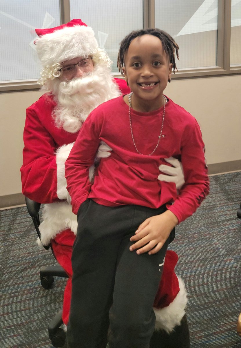 Santa visited school this week! Thank you to those who brought gifts for some of our students. ❤️💚