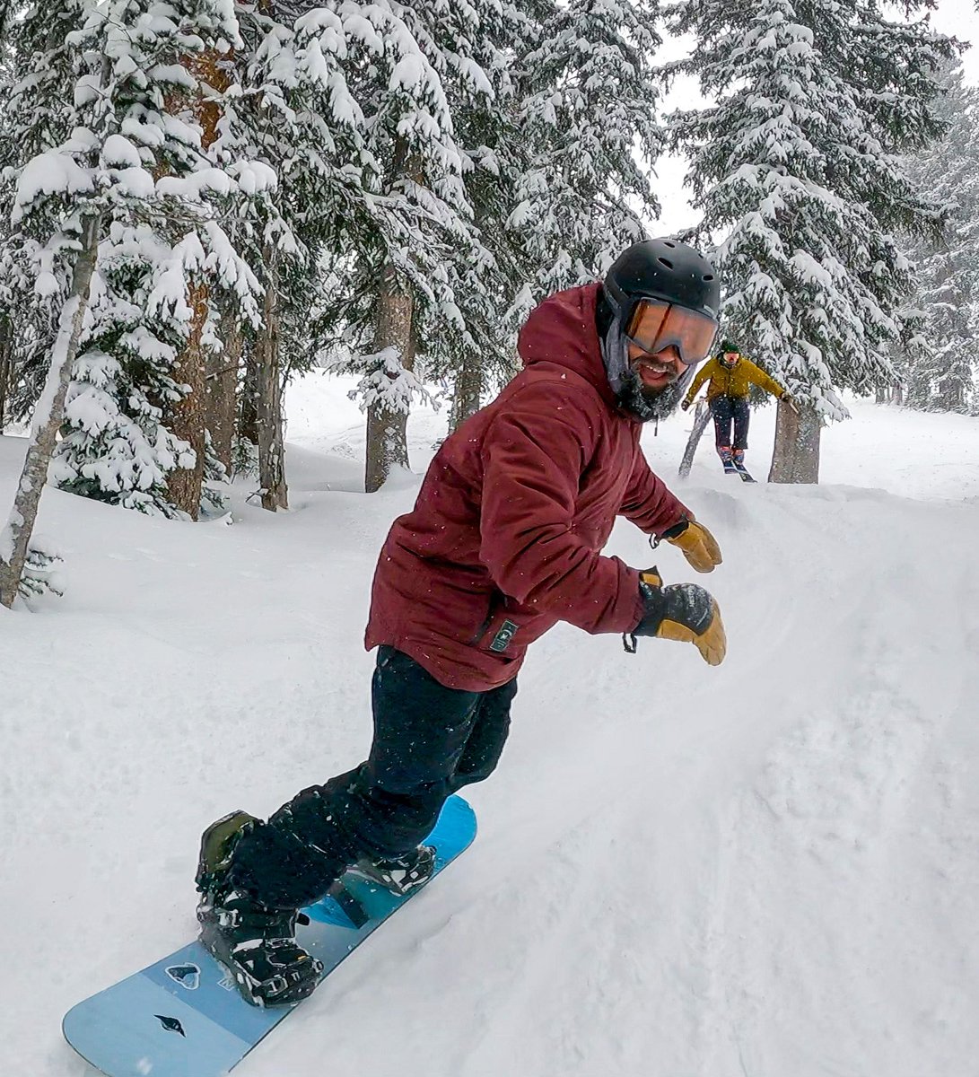 justzahm's tweet photo. This isn't up for discussion, it's just fact! @brightonresort Tree Runs are the best in Utah🌲❄️🏔🏂 

📸 - Gabe 

#snowboarding #brightonresort #treeruns #partylaps #toomuchfun https://t.co/GhglUJf179
