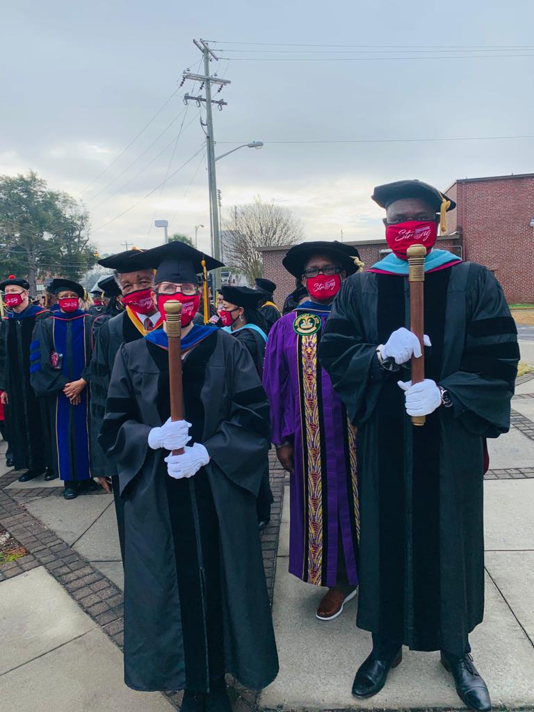 DRLAMINDRAMMEH's tweet photo. A Historic Day! After a long week of Presidential Commencement Planning &amp; preparations @SCSTATE1896, President Biden gave a powerful speech and challenged the graduates "to meet the moment when it comes", and celebrated SC State loyal son @WhipClyburn #BulldogTenacity
#HBCUPower https://t.co/bAMHcKR4dz