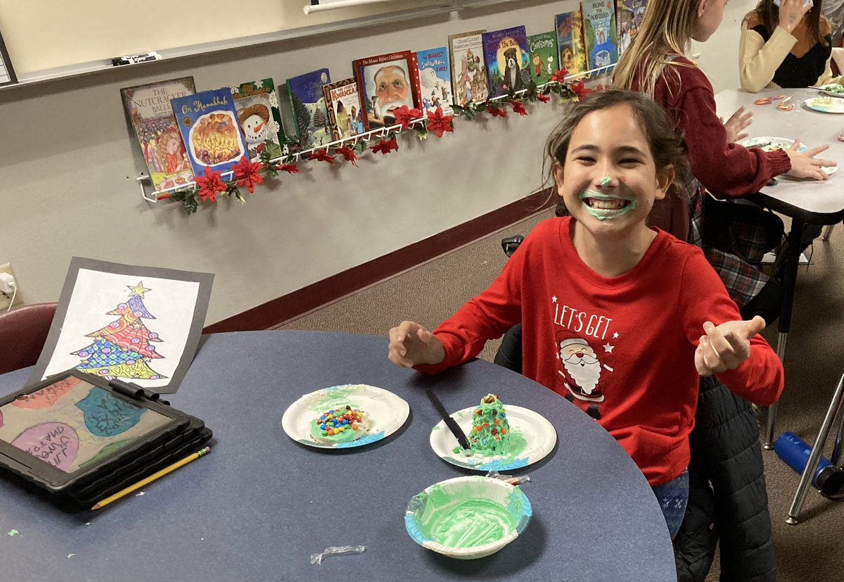 Mrs. Santa Cruz tweet media