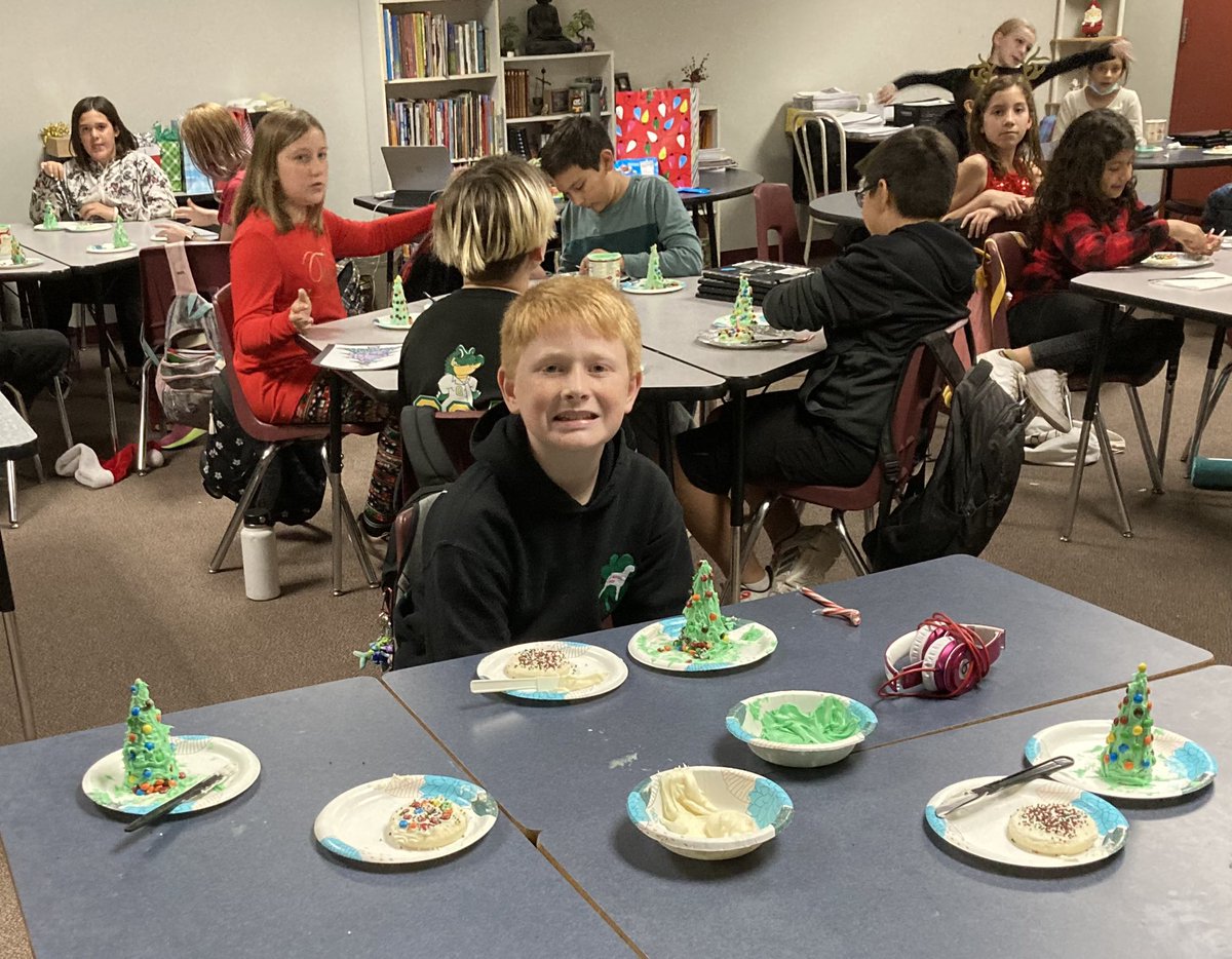 Mrs. Santa Cruz tweet media