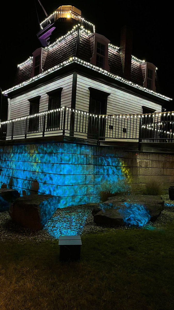 anson_ag's tweet photo. Magical night at @ShelburneMuseum. #vtlightstheway https://t.co/X61w7HXOhc