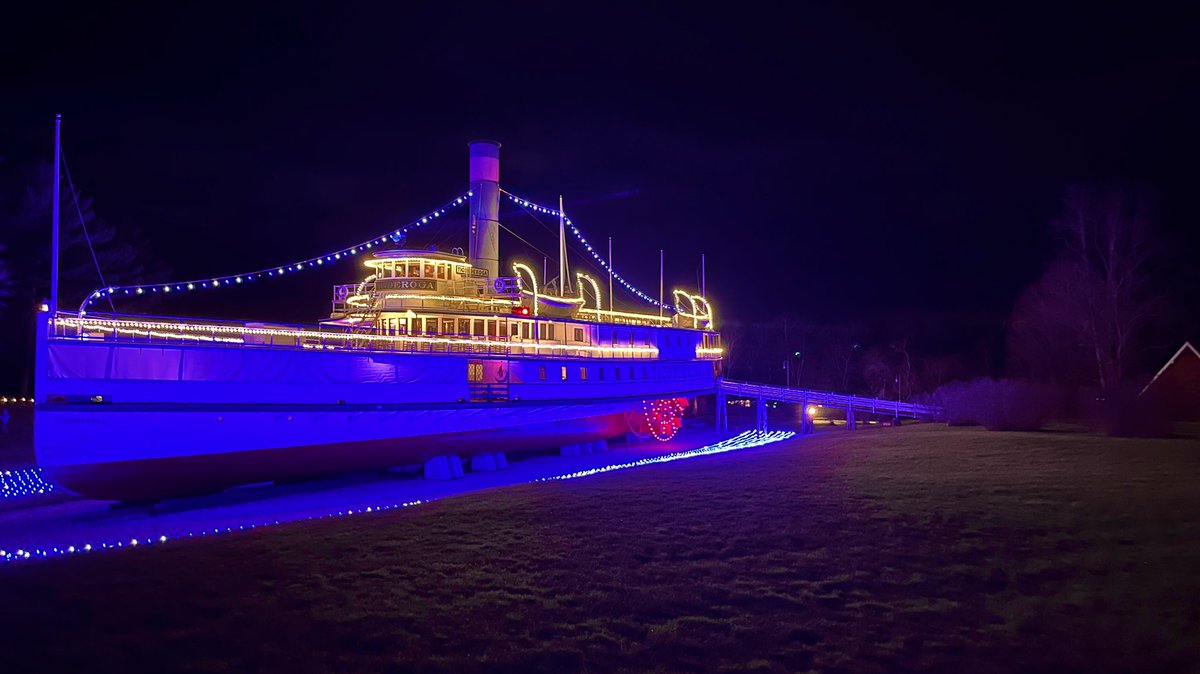 anson_ag's tweet photo. Magical night at @ShelburneMuseum. #vtlightstheway https://t.co/X61w7HXOhc