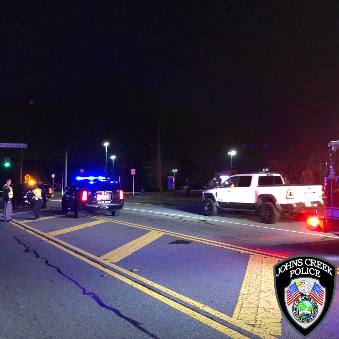 JohnsCreekPD's tweet photo. Abbotts Bridge Road at the rear entrance to Northview High School (Sweet Creek Rd) is closed for a traffic investigation.
Please use Parsons Road, and McGinnis Ferry Road as alternate routes.
#Strongertogether #JohnsCreek #JohnsCreekPD
#JCPDRowe https://t.co/RB7uzJNiWi