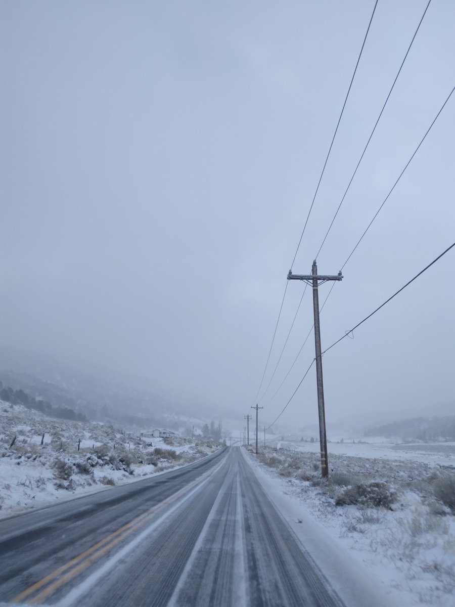 princessminimal's tweet photo. A small tight knit town that doesn't tolerate bullshit &amp; can get up to 2ft of snow. My suggestion when u come here is 1. Be respectful 2. Remember ur not FROM here.
3. Come up? ur a snow bunny &amp; no one wants u here. F with us we F with u. We don't start it we end it😂
#lockdown https://t.co/0ArO05KXXt