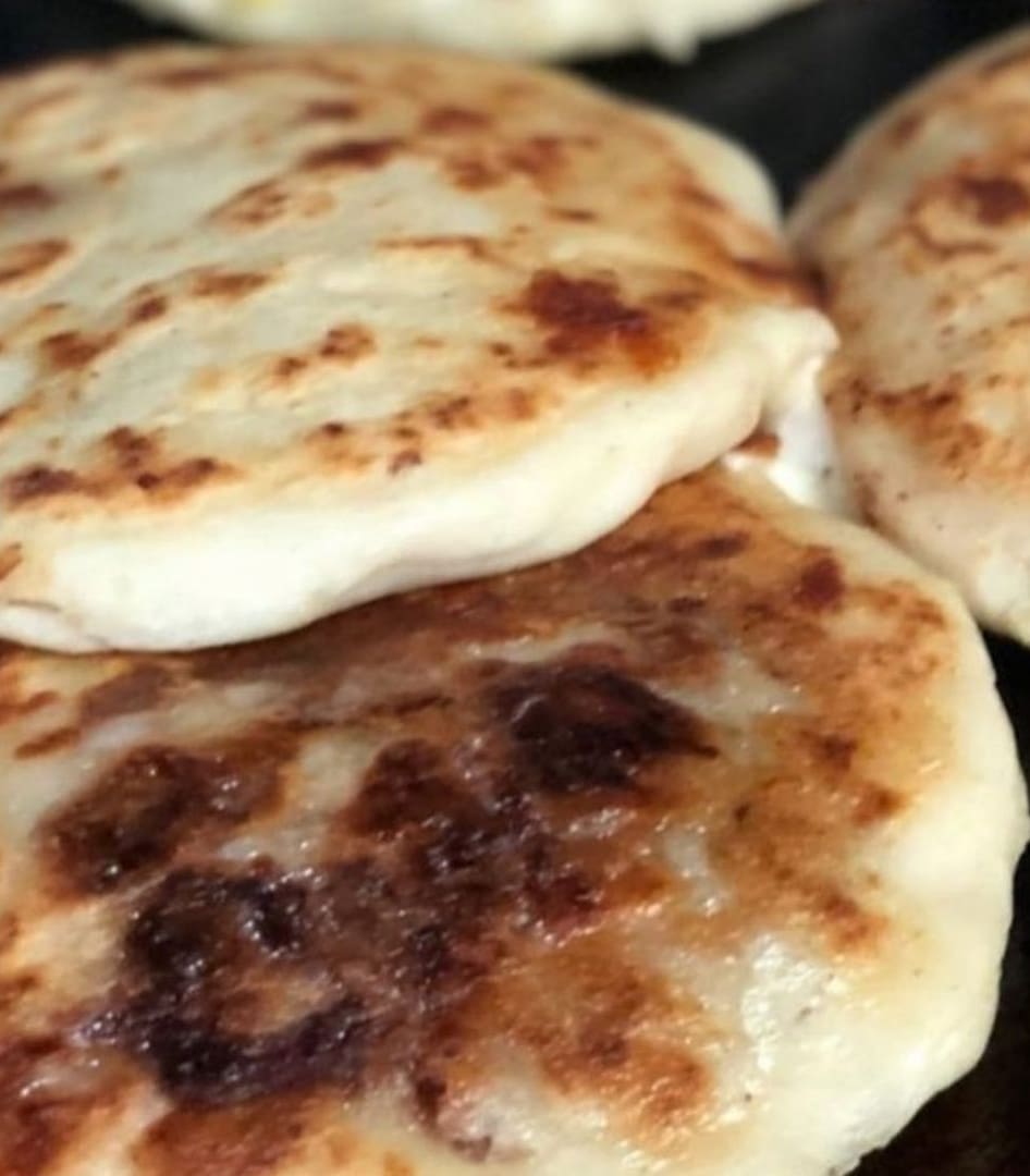KuskatanSV's tweet photo. Este Viernes disfrúta del festín #Pipiles 23 pupusas+ 1 semita jumbo+1.5 de soda por tan solo $19.99
Visita nuestra choza 🏡en la chiltiupan o pidelos a Domicilio al
2️⃣2️⃣5️⃣0️⃣-3️⃣0️⃣5️⃣0️⃣
#UnaDeliciaLoNuestro
#ApoyaLoNuestro https://t.co/osTZf5ZprC