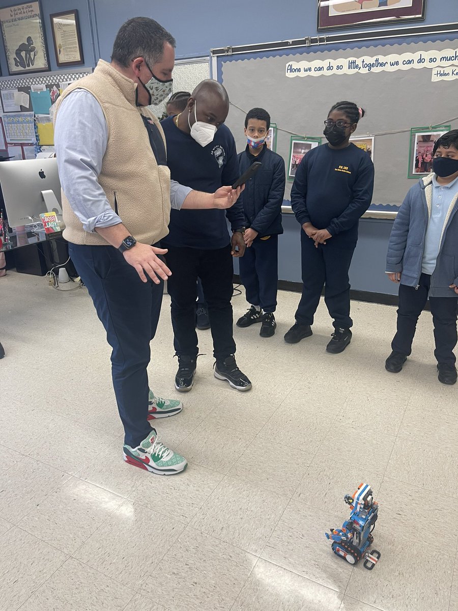 Thank you to P.S. 153 Helen Keller Elementary School’s administration, staff, and students for the warm welcome I received while visiting for the Holiday Chat and Chew event.