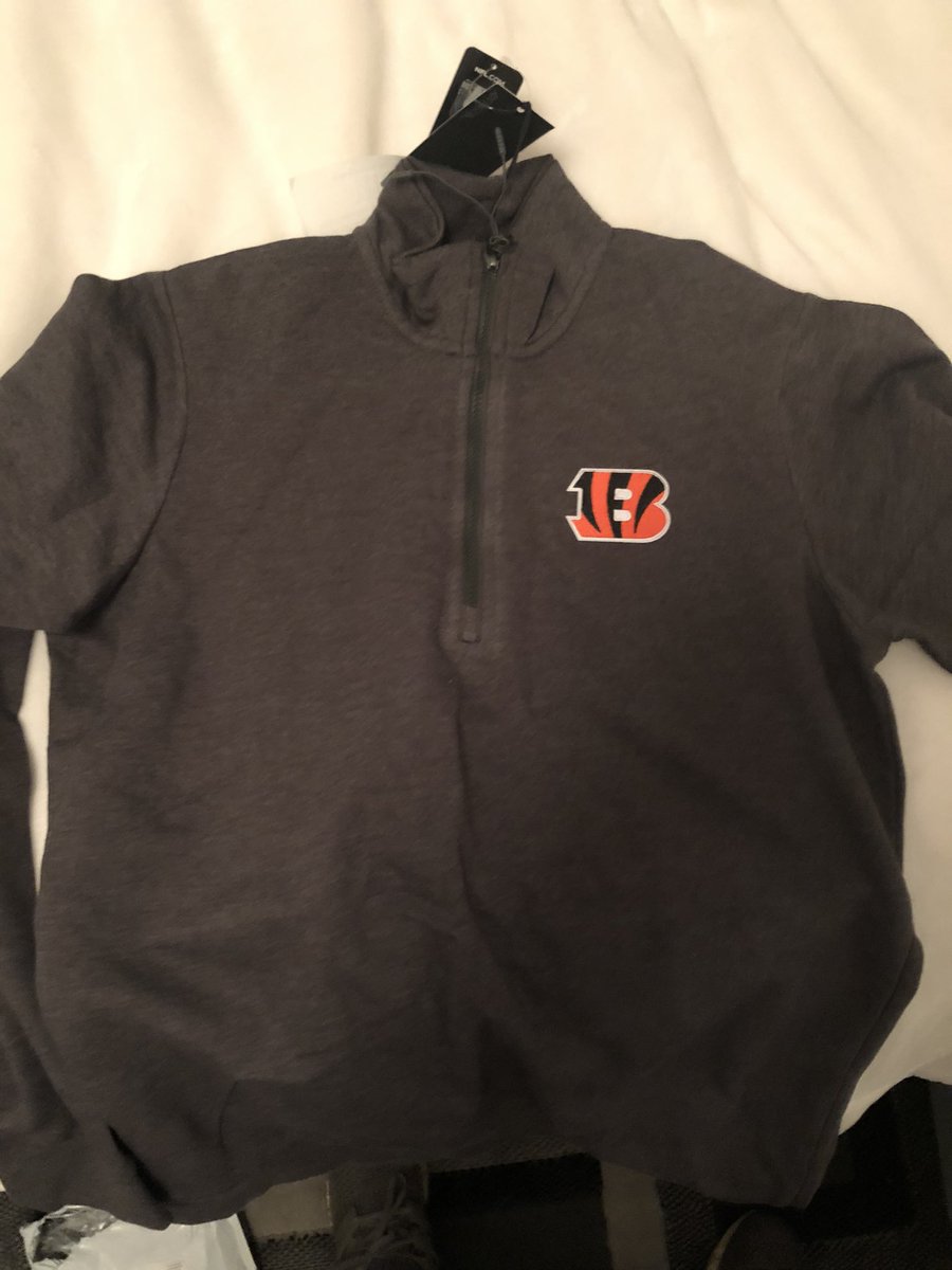 dratnerdylan's tweet photo. @Fanatics really? I order a ravens quarter-zip for my buddy for Christmas and you send me their AFC north rival Bengals quarter-zip instead? And a month late?? Cmon man! https://t.co/znhRS4N9v1