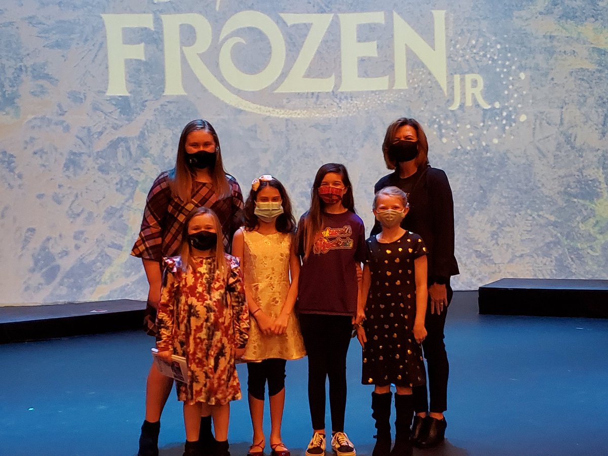 Rockwell Elememtary SGA is excited to support 2 RES Rocket Actresses by ushering for their Frozen Jr. performance this evening!  <a href="/RES_RSSS/">Rockwell Elem NC</a> #breakaleg