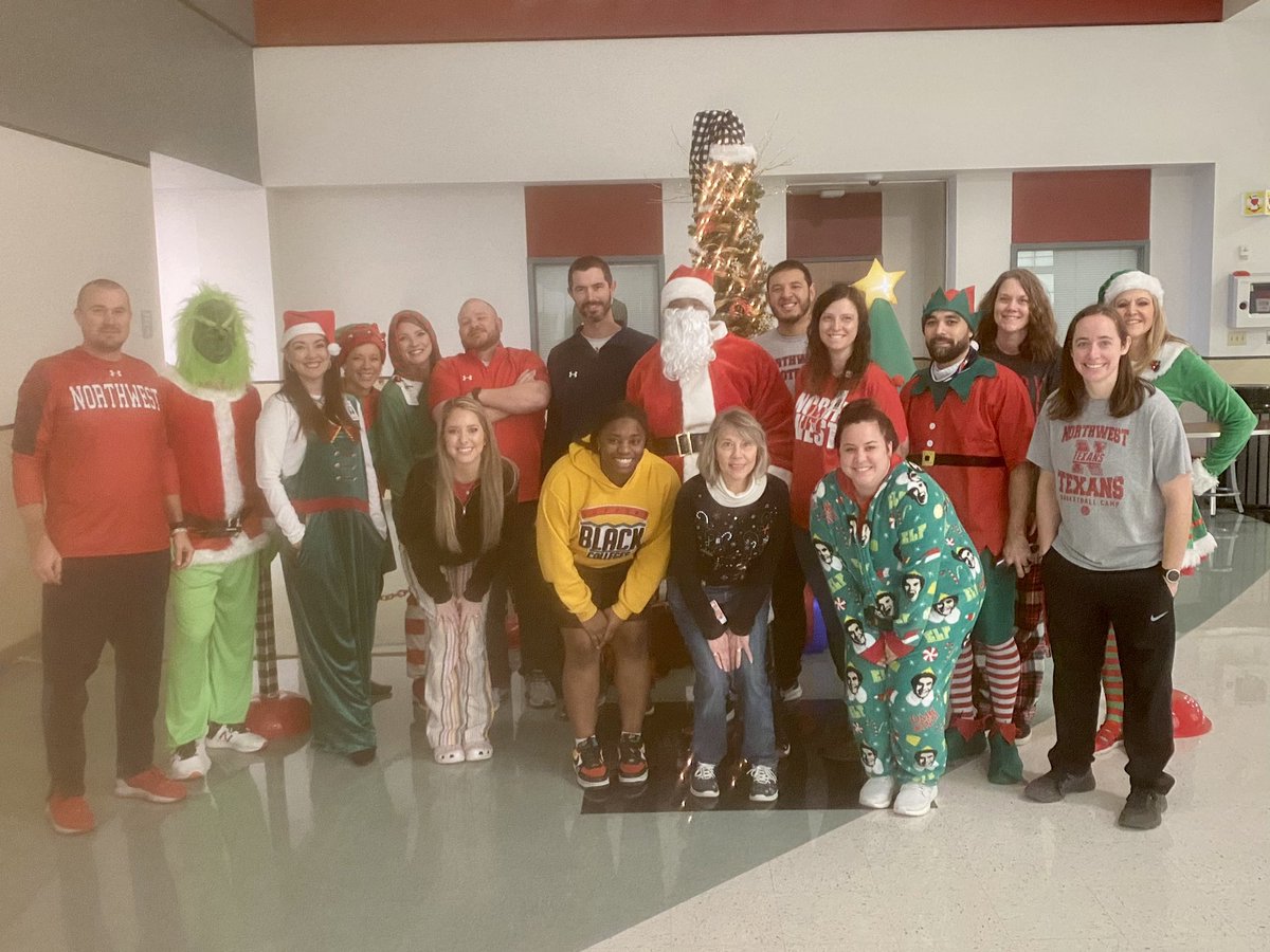 bre_wardlow's tweet photo. Merry Christmas from your math teachers and admin!!! https://t.co/W0IuogBQpC