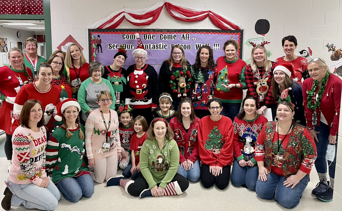 BremenFULSD's tweet photo. 🎄 Christmas theme week was a success! 🙌🏻#LoveLivesHere #HappyStaff https://t.co/qJh2EZIQXl