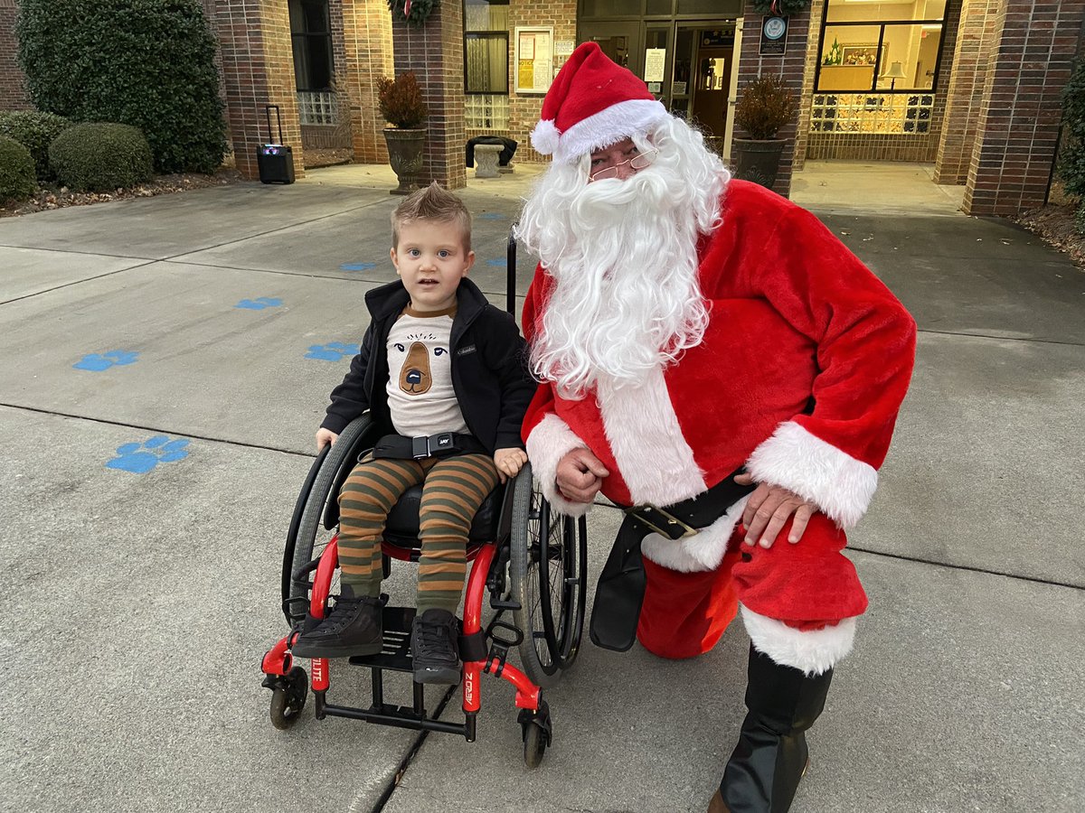 JohnsonWildcats's tweet photo. Santa and the Grinch made a visit to JES Friday morning to wish all students, teachers, and staff a Happy Holiday! https://t.co/F6OlMQwsLk