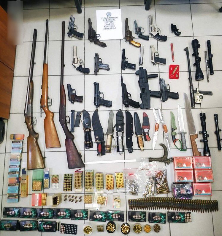 PotempkinBrain's tweet photo. #Greece: Αστυνομία have arrested a Greek national on weapons charges in the Macedonian town of #Serres. Dozens of small arms were seized along with several rounds of ammunition and various other contraband including a sword #CopGhanima 1/: https://t.co/bjIDjVOvIL