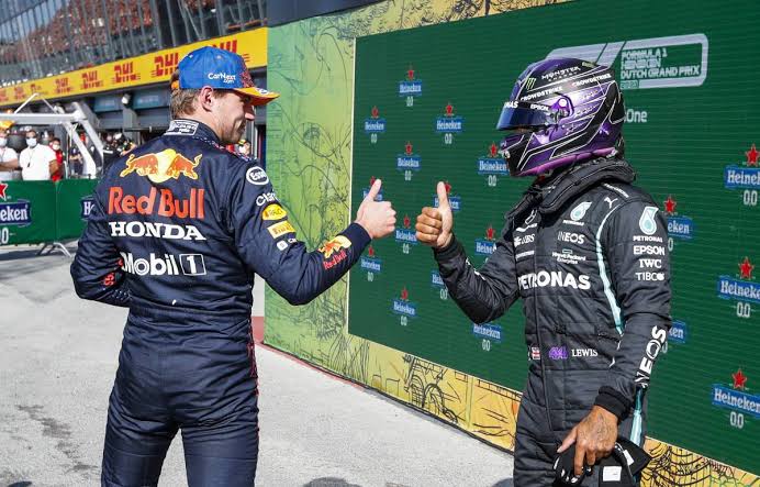 Bruno_OG_'s tweet photo. Mientras los fans de Hamilton y los de Verstappen se matan a tweets, ellos como si nada, recuerden por algo es el gran circo.
#f1 #elgrancirco #fans #checolegend #NeverGiveUp #RedBull #MercedesAMGF1 https://t.co/MSv1dq51UJ