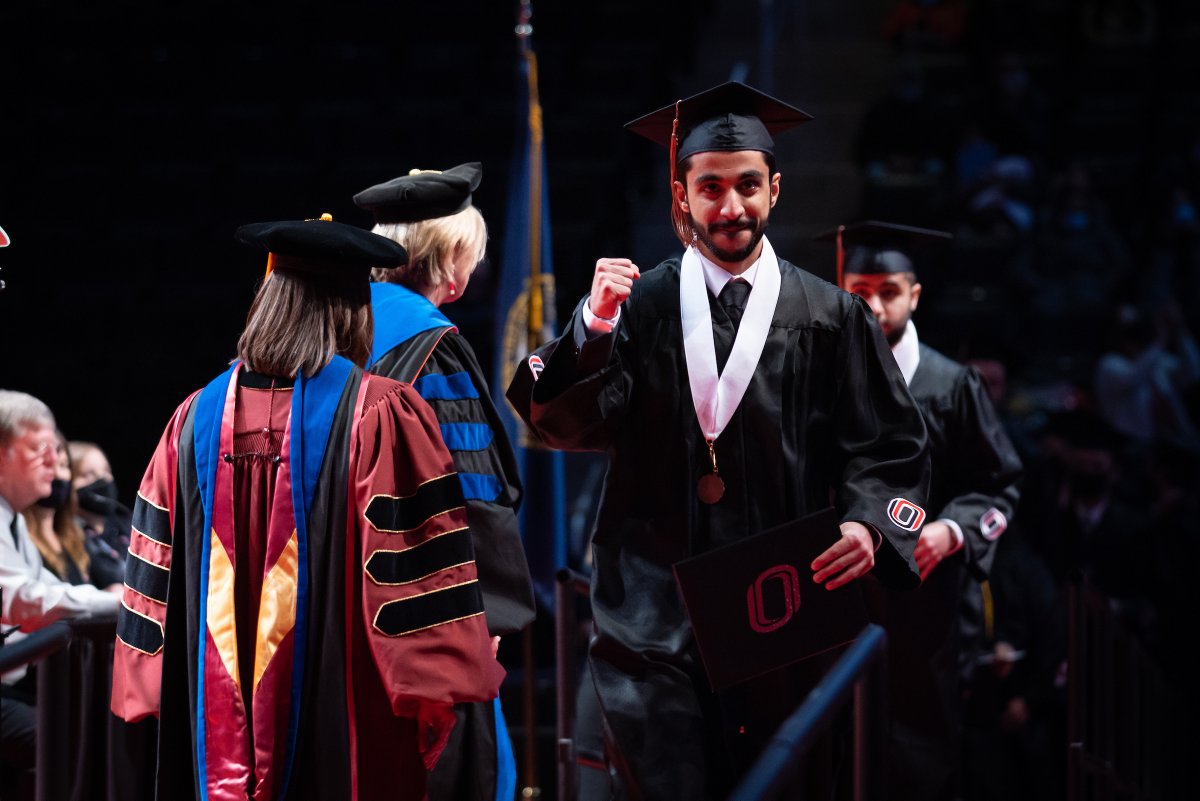 UNOmaha's tweet image. December 2021 Commencement is in the books! 📚🎉 #UNOmahaGrad

Congrats to those who are now a part of the Maverick Alumni family! ❤️