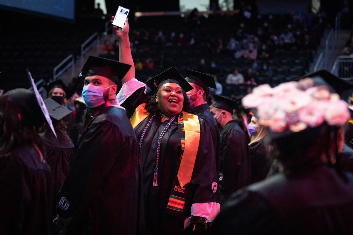 UNOmaha's tweet image. December 2021 Commencement is in the books! 📚🎉 #UNOmahaGrad

Congrats to those who are now a part of the Maverick Alumni family! ❤️