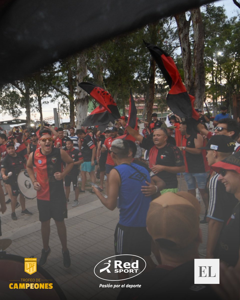 ellitoral's tweet photo. ⚫🔴 En fotos, Banderazo sabalero en Termas de Río Hondo

📸 Pablo Aguirre | El Litoral https://t.co/71lkGMtl7k