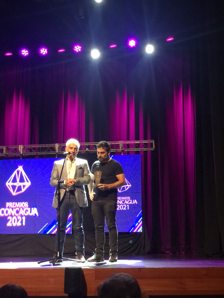 FedericoCroce's tweet photo. Felicitaciones amigosss @facundux y @jcaloiro por ganar el @PremiosAconcagu a la mejor investigación periodística ! 👏 cc @mdzol https://t.co/YUs3FgK6bL