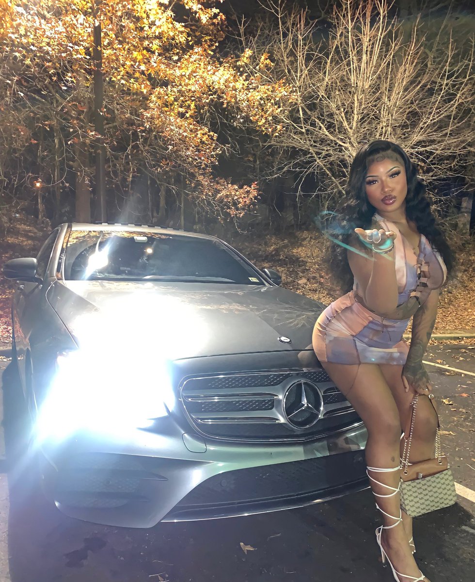 SKOnTape's tweet photo. Feeling like a bag every nigga trynna chase 👑💸. https://t.co/kzbVo1KhM7