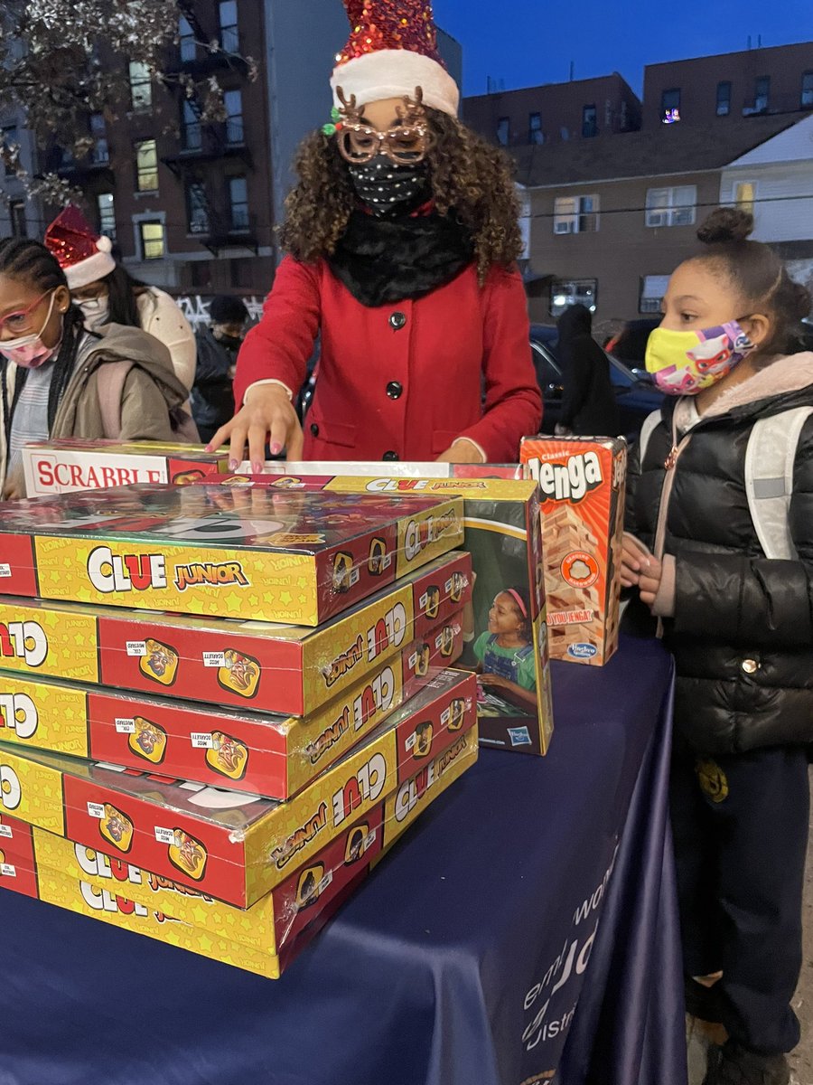 JoinJoyner's tweet photo. Thank you to our local #FDNY heroes, @HotDogFDNY & @SirenFDNY ๐๐ถ for their help in delivering holiday cheer ๐๐
๐ผ to #Bronx families and children at todayโs Toy Giveaway ๐งธ๐
#Engine92 #Ladder49 #Toys #HappyHolidays https://t.co/z6QW8mEU0u