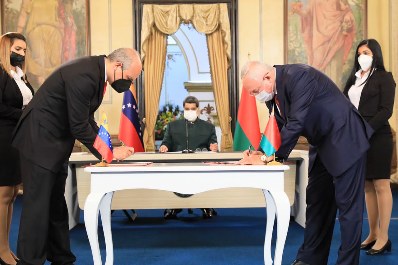 Venezuela y Belarús firman cinco acuerdos de cooperación