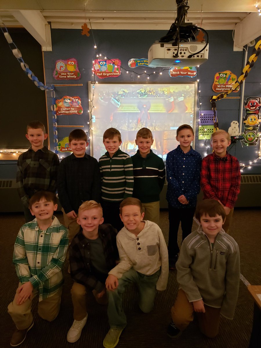 MsFrovarp3's tweet photo. We're dressed up and ready to amaze the audience at our Christmas Concert! #TES https://t.co/yOaoQ0N2mY