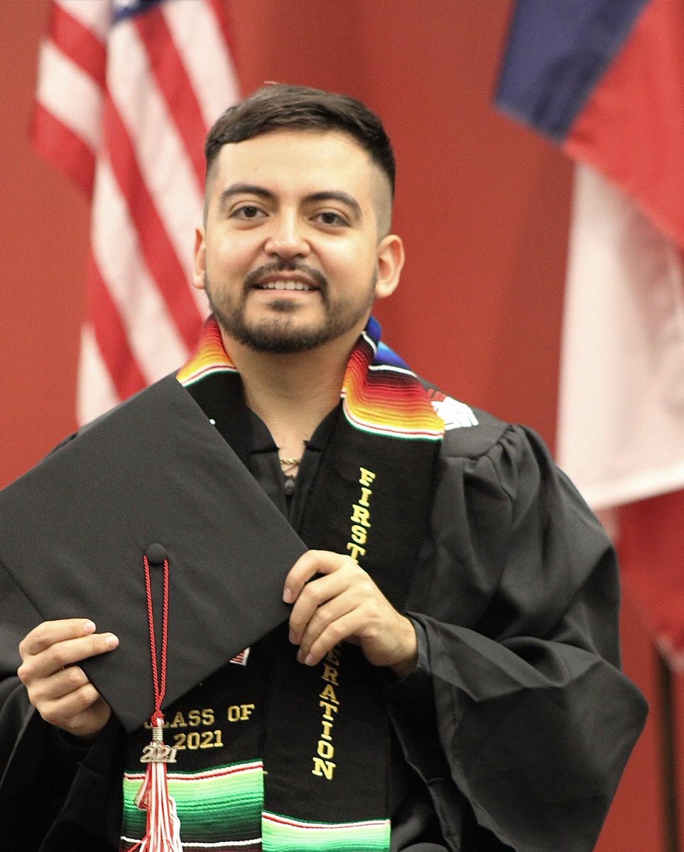 lara_jonathan's tweet photo. Bachelors in biology https://t.co/JmjnkEHqu5