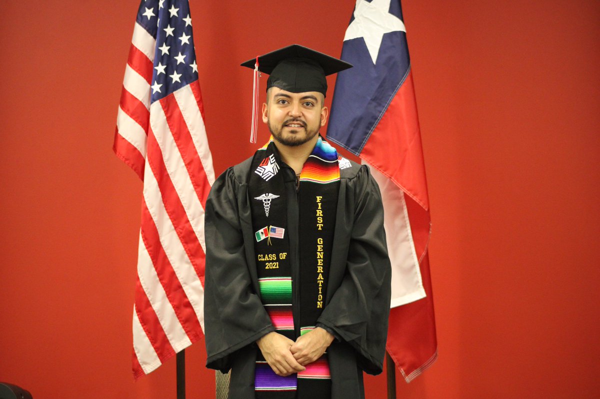 lara_jonathan's tweet photo. Bachelors in biology https://t.co/JmjnkEHqu5