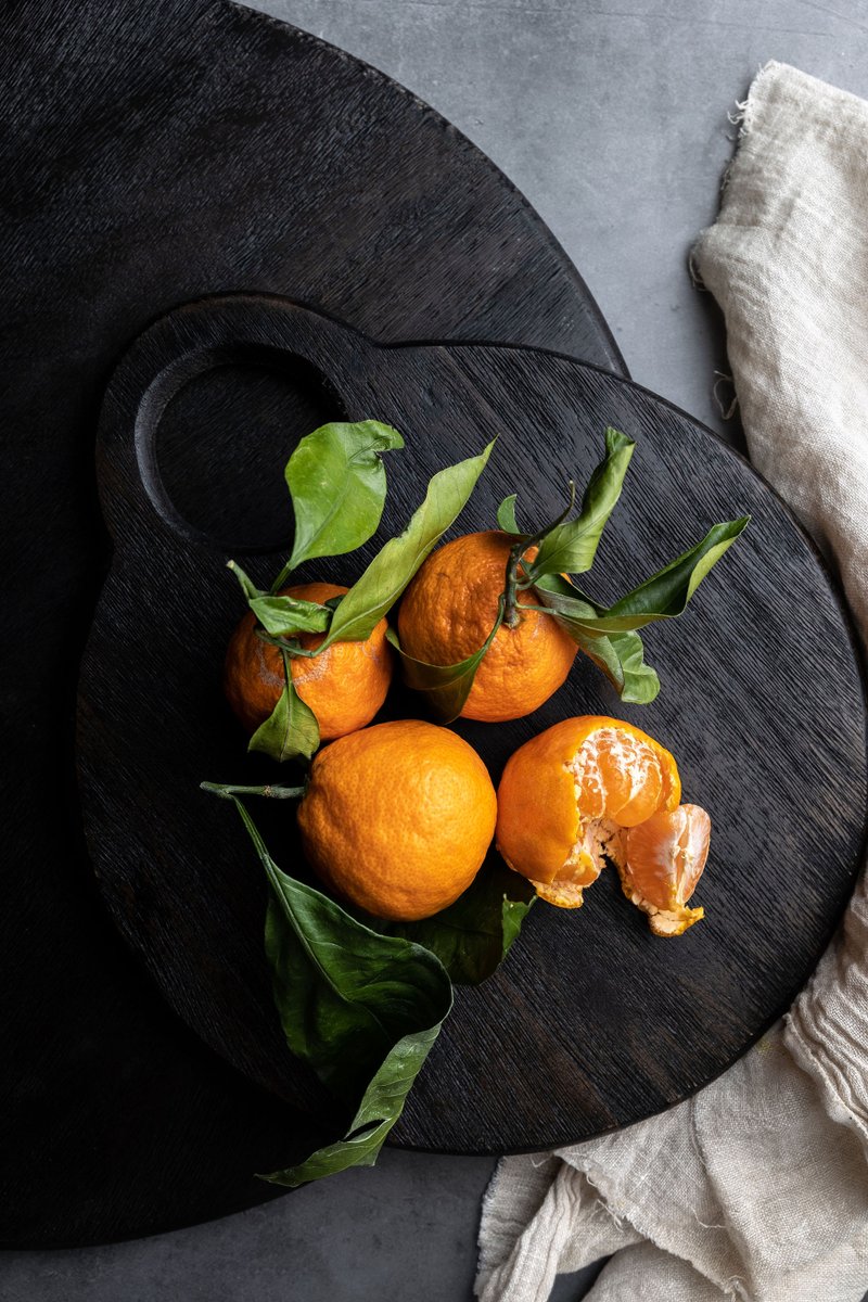 vanmag_com's tweet image. Our first choice for the #12DaysofCharcuterie are #mandarinoranges. Leave the leaves &amp;amp; stems on the oranges to better capture the attraction of revelers. "We first eat with our eyes," says our Master of Wine, and these tasty fruits are certainly visual delights.  #charcuterie
