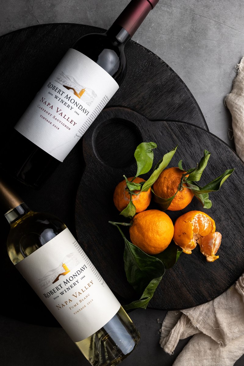 vanmag_com's tweet image. Our first choice for the #12DaysofCharcuterie are #mandarinoranges. Leave the leaves &amp;amp; stems on the oranges to better capture the attraction of revelers. "We first eat with our eyes," says our Master of Wine, and these tasty fruits are certainly visual delights.  #charcuterie