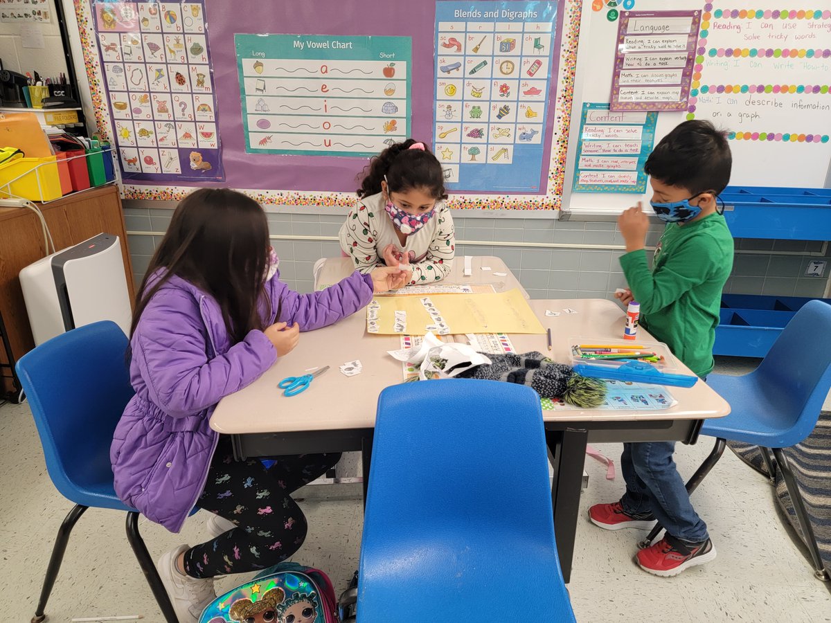 JuliaReichel3's tweet photo. Students had a great time collaborating today to complete an animal sort. Students had to decide if they would sort the animals by movement or coverings! They did an amazing job! https://t.co/e9TetszJ7R