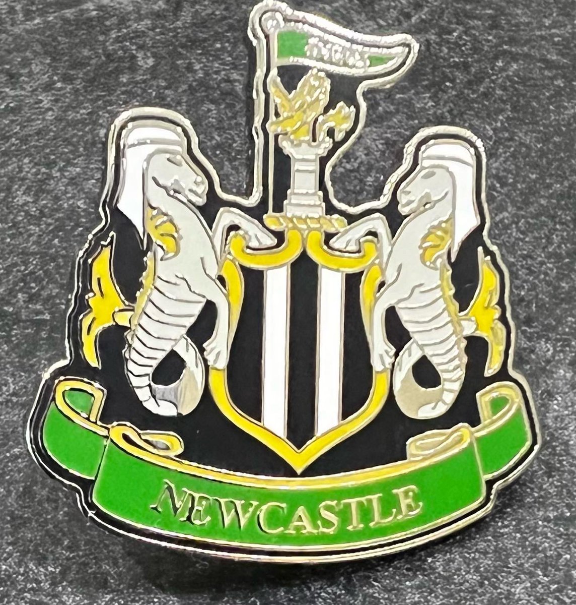 thebadgemanltd's tweet photo. Looking for a last minute gift for a Newcastle fan? 🎁 We have all you need 

Check out our website for pin badges &amp; Flags🎅🎄 https://t.co/60cJYyJk6p https://t.co/YqUJPO9u2j