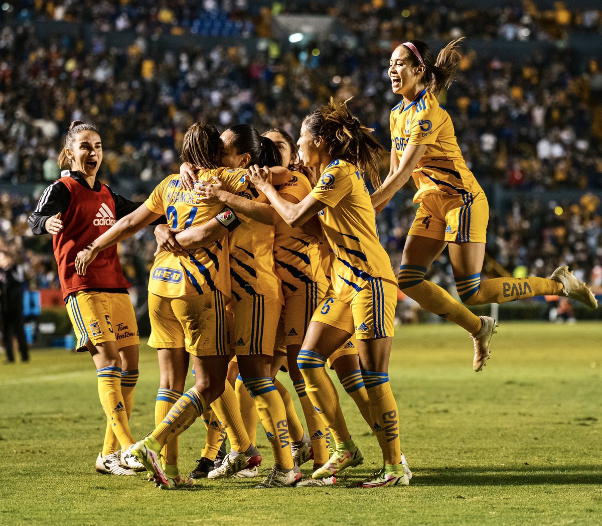 Dynamic alert 🚨 
#LIGAMXFemenil 

    Rayadas VS. Tigres

Si gana TIGRES
Voy a rifar 1,000 pesos 🤑

Entre los que
Den like ❤️
Den RT🔁
Y obvio que me sigan