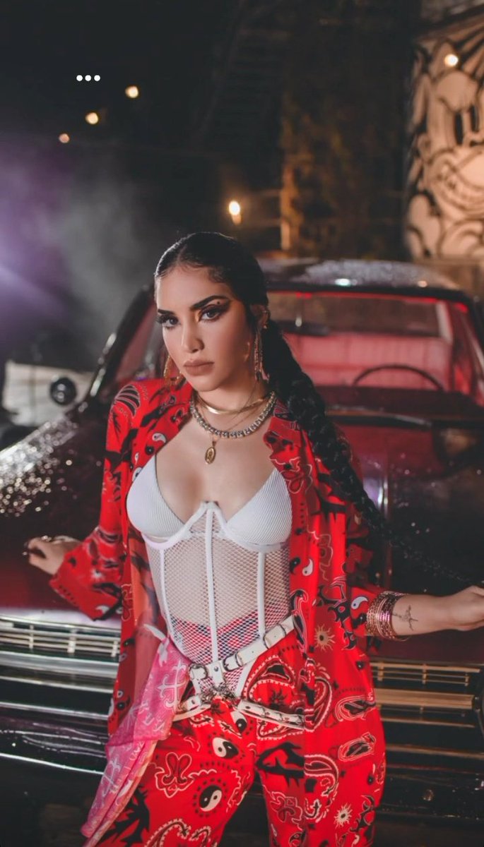 RosalesFlopy's tweet photo. Lo top que es Kim 🔝🔥 
https://t.co/XHT3drS74V https://t.co/g0JHDdxJZ9