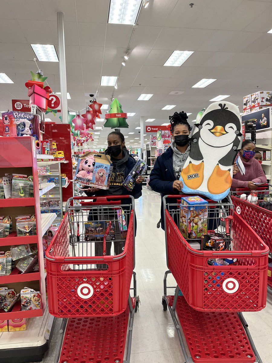CanisiusSAAC's tweet image. Our student athletes raised money to purchase toys for children in need! Shoutout to @GriffsWBB own Kayla Jackson and Erika Joseph for helping pick out toys