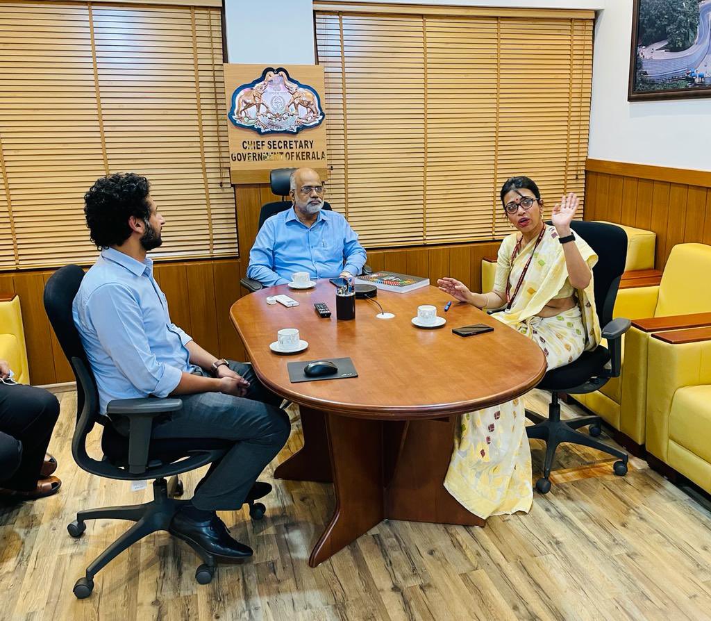 NITIAayog's tweet photo. #Kerala retains the forerunner 🥇position in the #MultidimensionalPovertyIndex & #SDGIndiaIndex by effectively localising #SDGs through the robust #LocalSelfGovernments.
@SanyuktaSam1 participated in #SDGWorkshop, briefed Chief Secy and @CMOKerala on the #MPI and #SDGIndiaIndex. https://t.co/EcsZbD2f2R