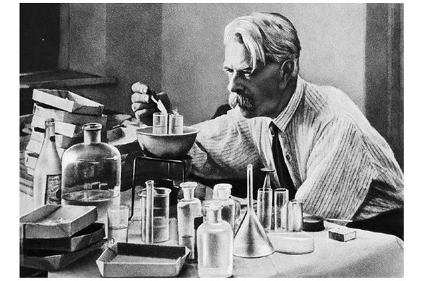 slavov_n's tweet photo. "Each chromatid would consist of one giant hereditary molecule made up of two mirror strands that would replicate in a semi-conservative fashion using each strand as a template; each gene would be a segment within this molecule"

--- Nikolai Koltsov, 1927

https://t.co/WzAr85oyNu https://t.co/kfPmguCbQj