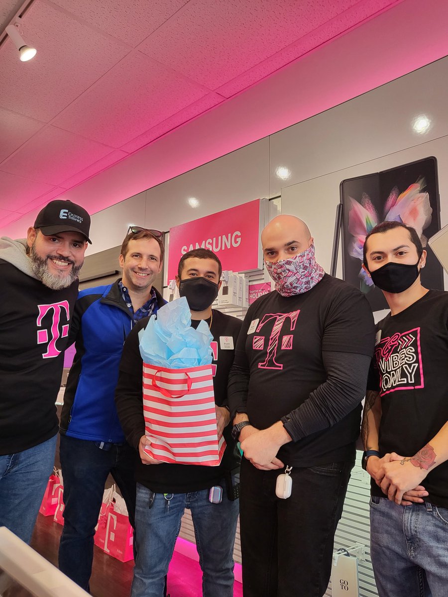 The crew at <a href="/ExpStores/">Express Stores, LLC</a> really know how to serve the customer. Thank you <a href="/JohnPerezDC/">JayP</a> for leading the way. <a href="/TMobile/">T-Mobile</a> <a href="/RyanWarnerEXP/">Ryan Warner</a> #RockStar