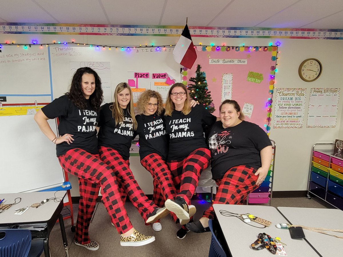 Rebash20709's tweet photo. 2nd grade teachers living their best life before Christmas break @EastsideCISD @ https://t.co/GGkYLBAk8p