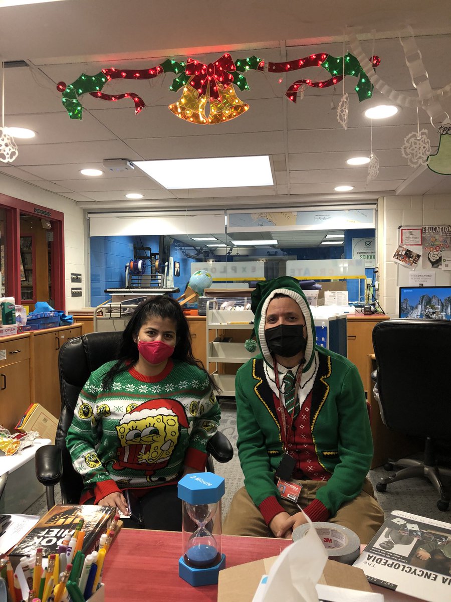 Ugly sweater day in the library W/  <a href="/Gutierrez_MHS/">Mrs. Gutiérrez</a> 👍