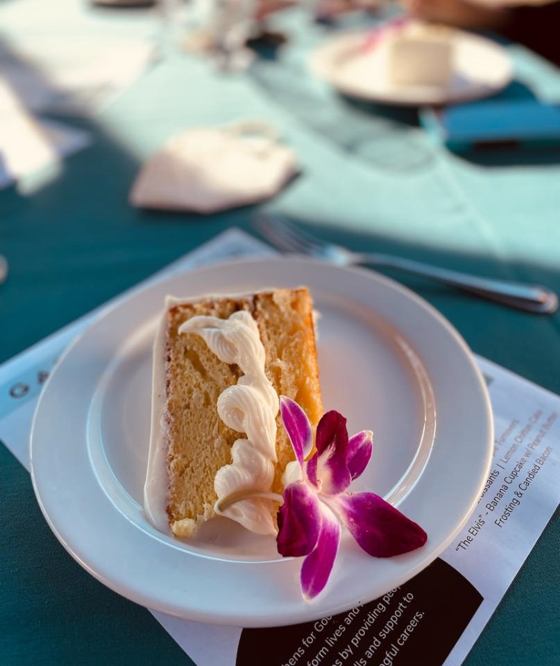 KitchensForGood's tweet image. At today's Cafe where Apprentices experience what it's like to work in a commercial kitchen: fresh breads (not shown), Jerk Pork w/ plantains &amp;amp; pineapple ginger sauce, Scallop Risotto w/ mascarpone &amp;amp; squash &amp;amp; Lemon Chiffon Cake. So grateful for ur support! bit.ly/3lj6drg