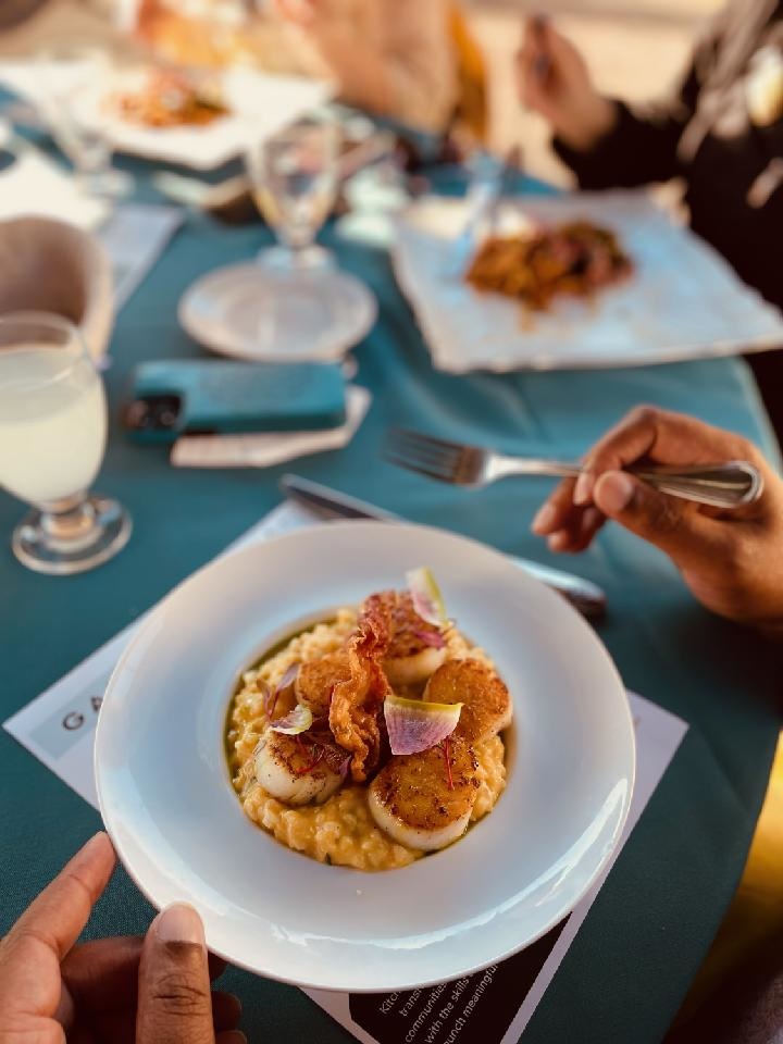 KitchensForGood's tweet image. At today's Cafe where Apprentices experience what it's like to work in a commercial kitchen: fresh breads (not shown), Jerk Pork w/ plantains &amp;amp; pineapple ginger sauce, Scallop Risotto w/ mascarpone &amp;amp; squash &amp;amp; Lemon Chiffon Cake. So grateful for ur support! bit.ly/3lj6drg