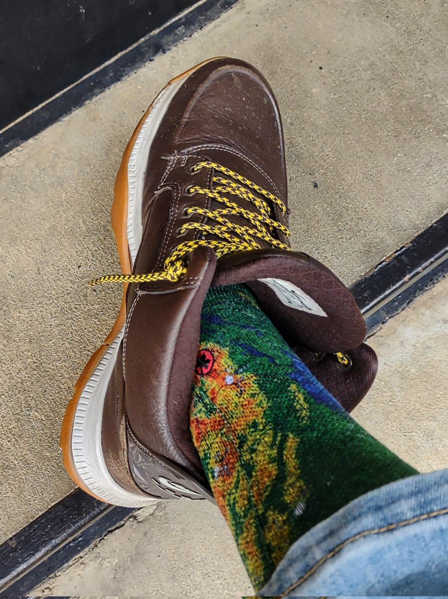 DiggyLR's tweet photo. I can't think of a better day to pull out the thunderstorm #Arkansocks ππ» #LittleRock #ARWX #ACG s/o @rockcitykicks π― https://t.co/cj1w9kK2Is