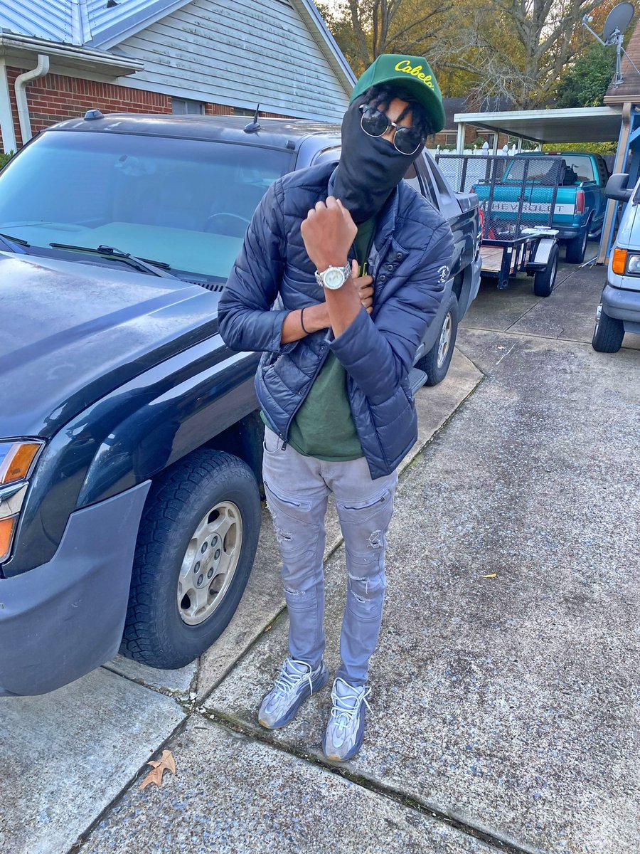 slimjmi's tweet photo. Been nun but a problem since a child now I’m making my moma proud https://t.co/2scVKoHcQw