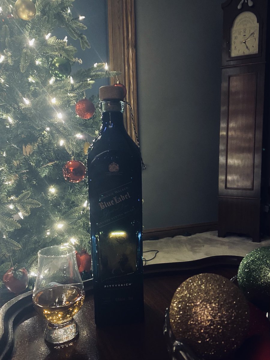 NotBrianZ's tweet photo. Feels like a @JohnnieWalkerUS kinda night #GhostandRare 🥃 https://t.co/HhKUrSNKhw