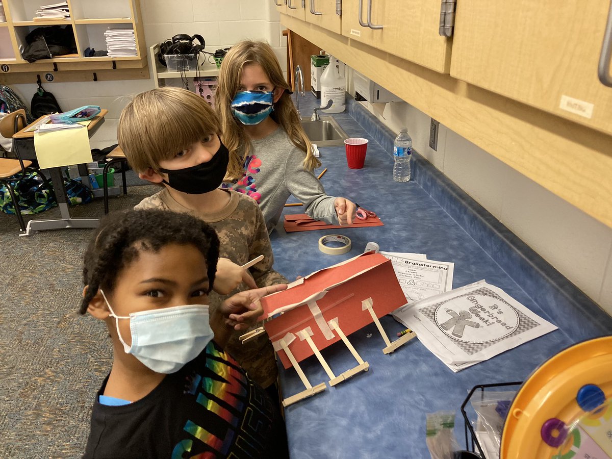 FlackCindy's tweet photo. More Stem activities from my class. @VanAllen_ICCSD   #VanAllenPride https://t.co/2LdmLQYz4A