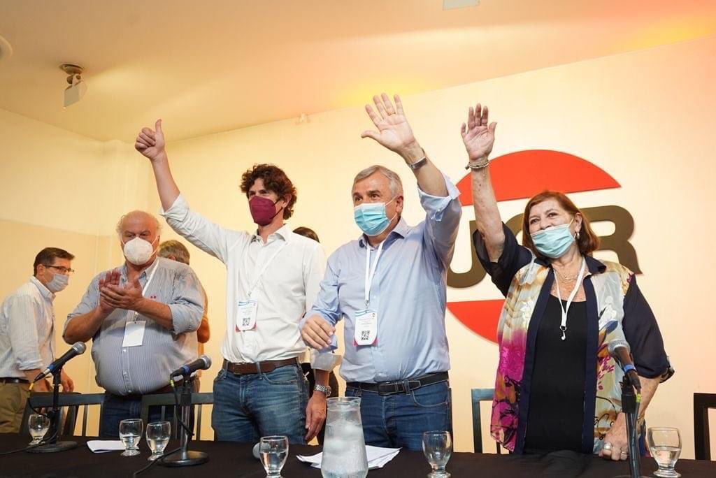 AteneoSur's tweet photo. Hoy la @UCRNacional dio una clase de DEMOCRACIA: diálogo,búsqueda de consenso,respeto,UNIDAD Felicitaciones @GerardoMorales @maluisastorani @GugaLusto @TanoAngelici y toda la Convención Nacional #adelanteRadicales #UCRUnida https://t.co/Nfbj0fcX6m