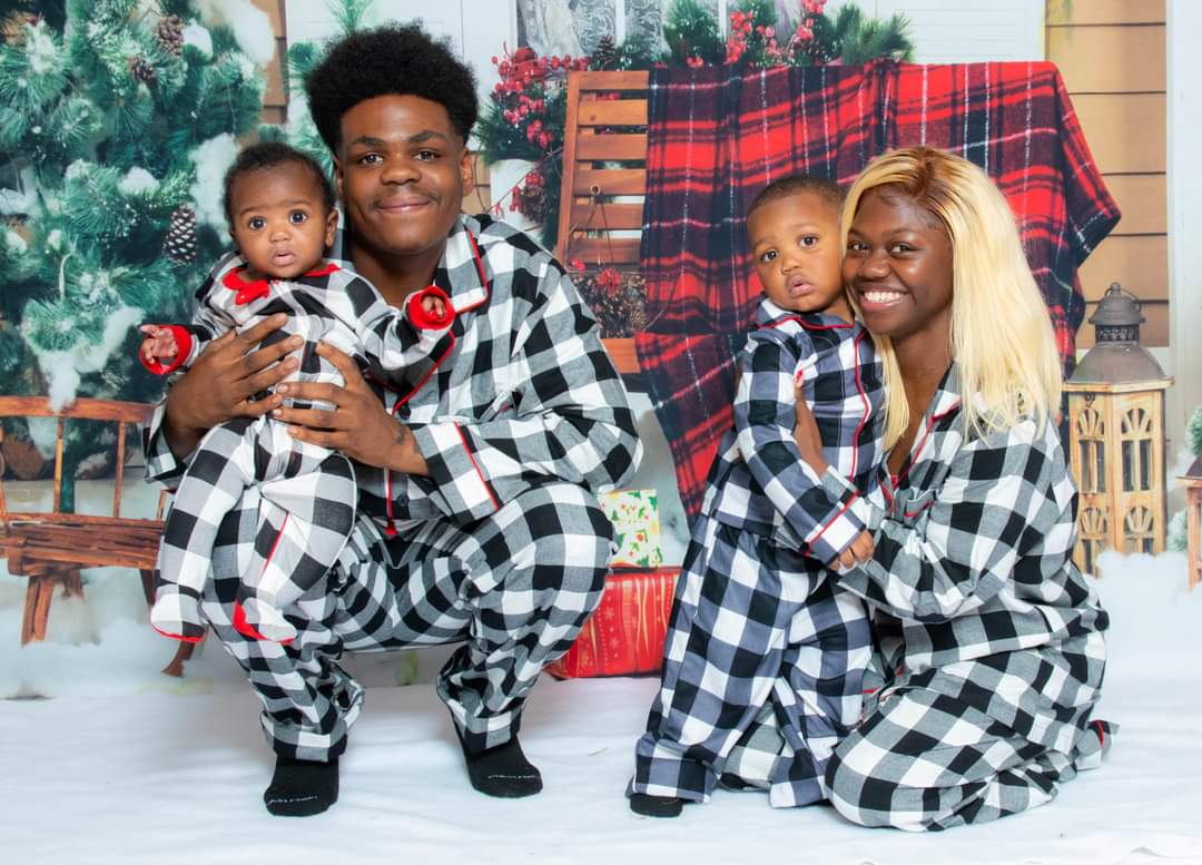 brebre11699's tweet photo. My Family 👨‍👩‍👦‍👦🥰 https://t.co/m2YIL9VFjR