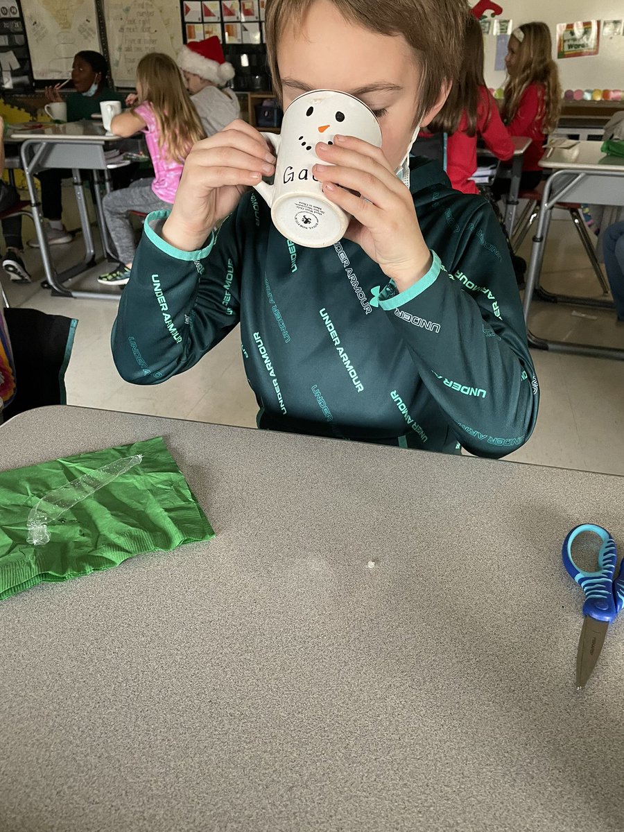 ldevriesbgcs's tweet photo. Enjoying our last day before winter break with a hot chocolate bar and winter BINGO! ☺️
Happy Holidays! 
#KIDSFirst 
#BobcatProud
@KaraffaAlyssa https://t.co/lutYPsImLY
